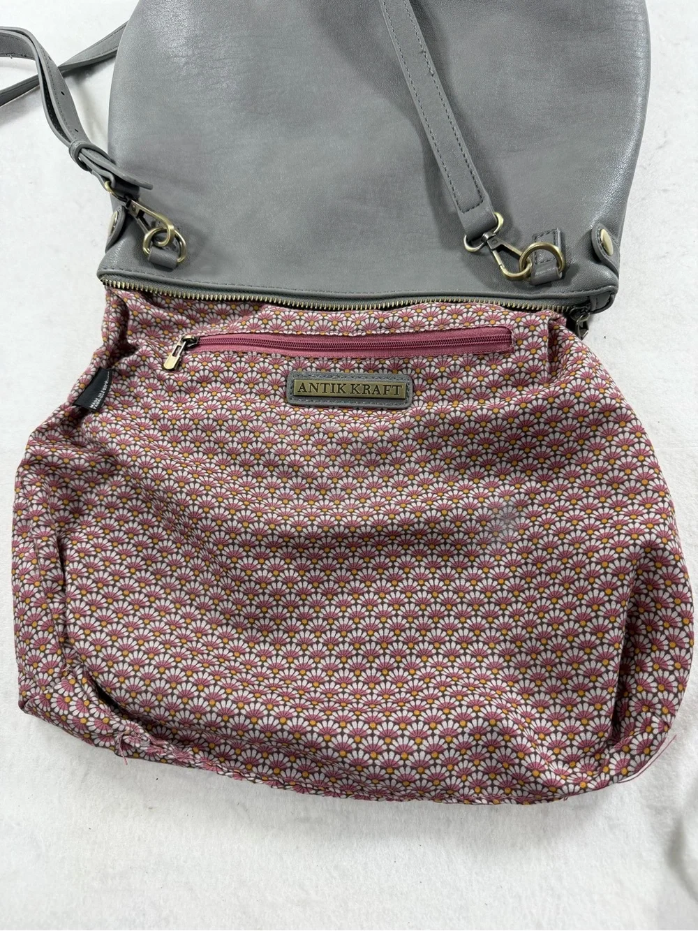 Antik Kraft‎ Gray Crossbody Bag Adjustable Strap Zip Top Purse